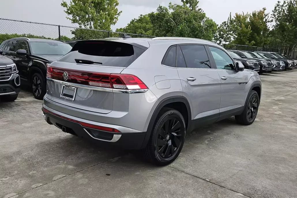 2026 Volkswagen Atlas Cross Sport SE Technology photo 1