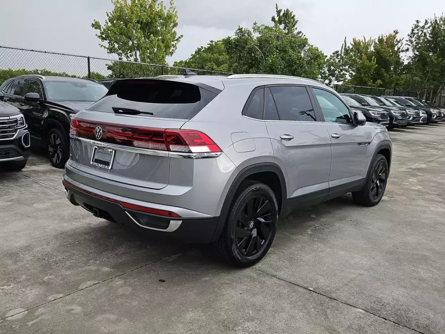 2026 Volkswagen Atlas Cross Sport SE Technology photo 1