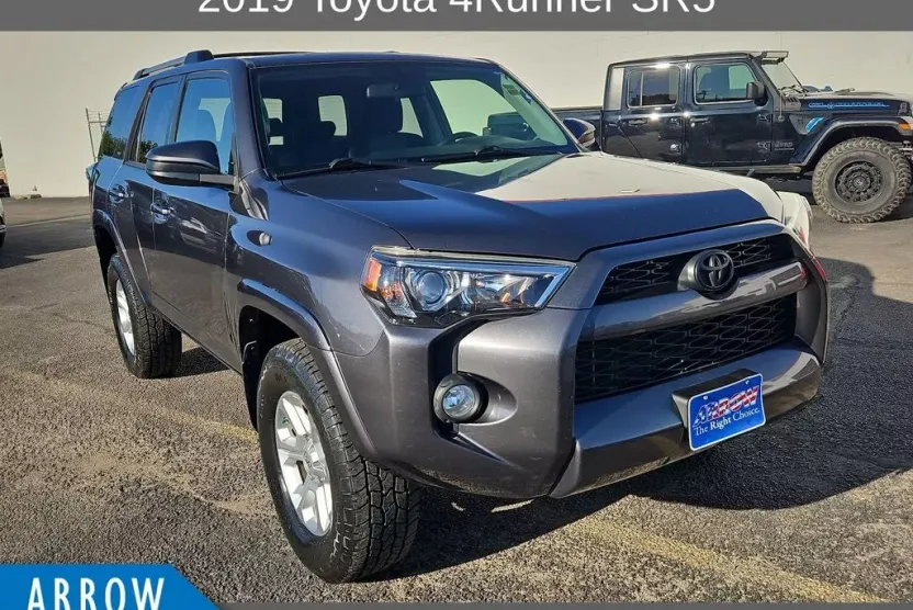 2019 Toyota 4Runner SR5 photo 1