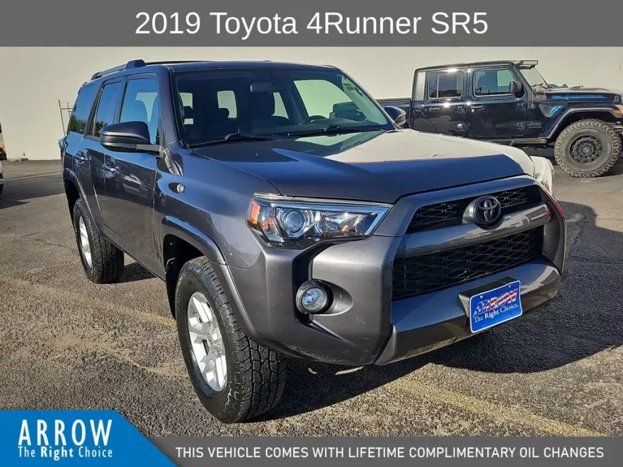 2019 Toyota 4Runner SR5 photo 1