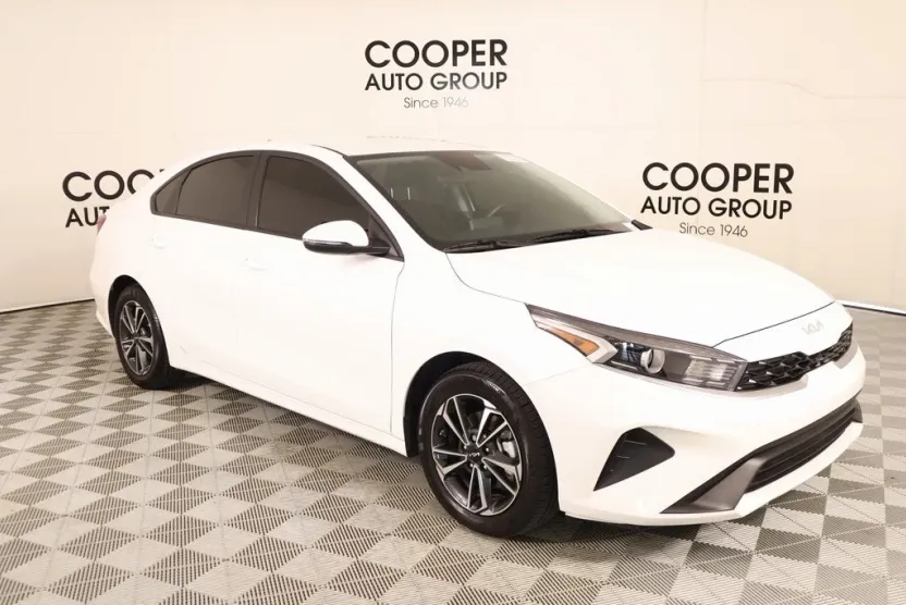 2024 Kia Forte LXS photo 1