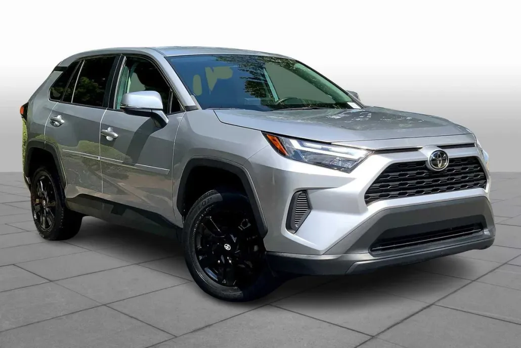 2023 Toyota RAV4 LE photo 1