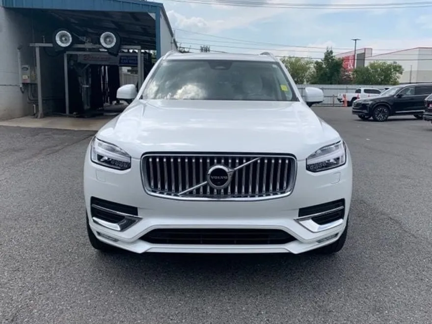 2023 Volvo XC90 AWD Plus photo 1