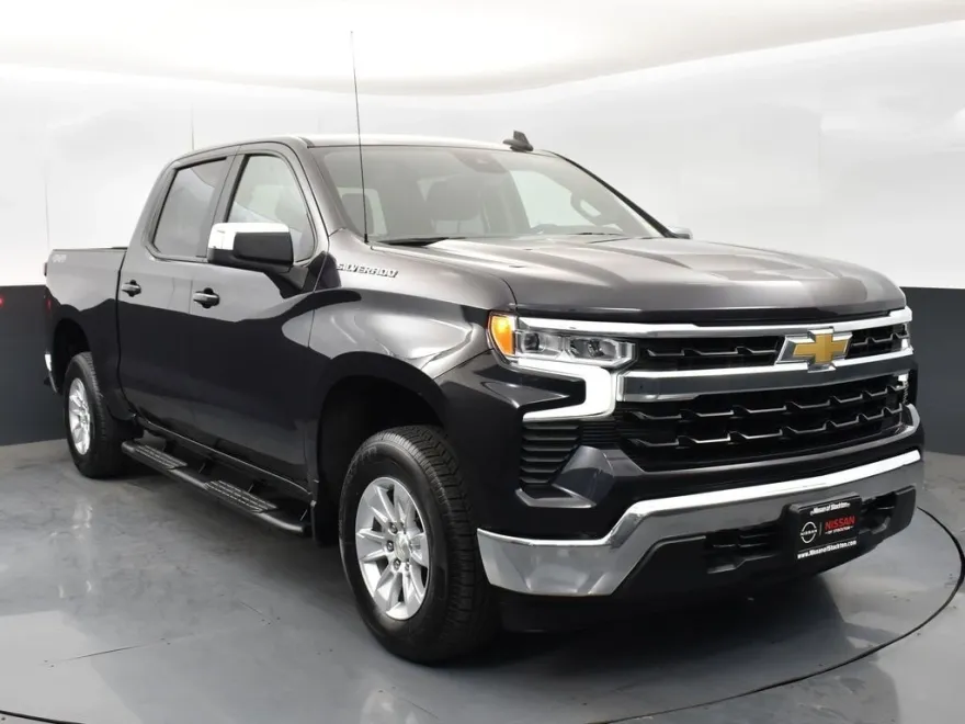 2022 Chevrolet Silverado 1500 LT photo 1
