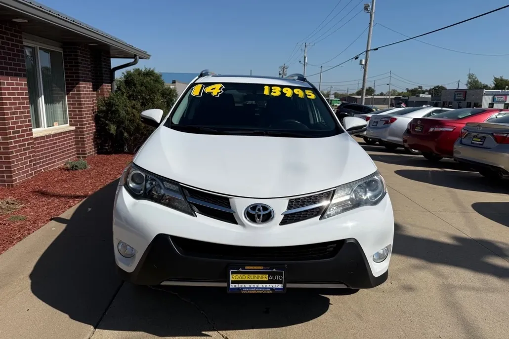 2014 Toyota RAV4 XLE photo 1