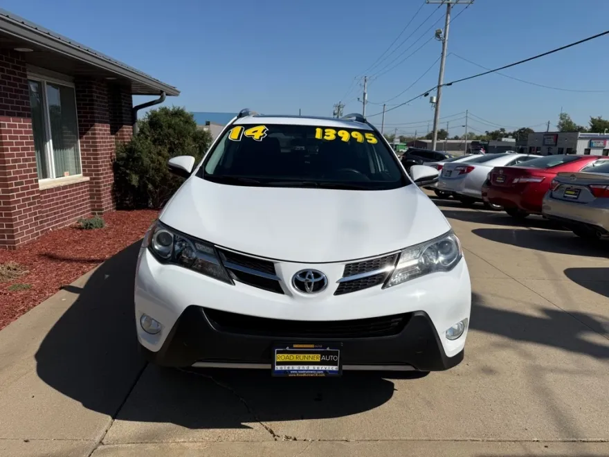 2014 Toyota RAV4 XLE photo 1