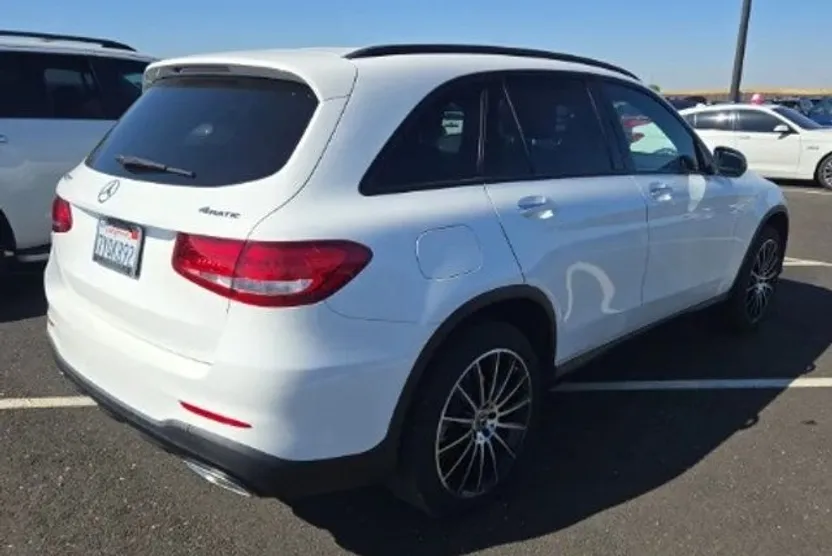 2017 Mercedes Benz GLC photo 1