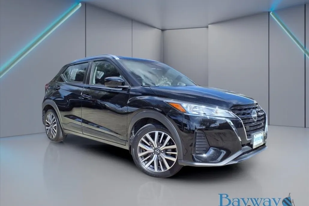 2022 Nissan Kicks SV photo 1