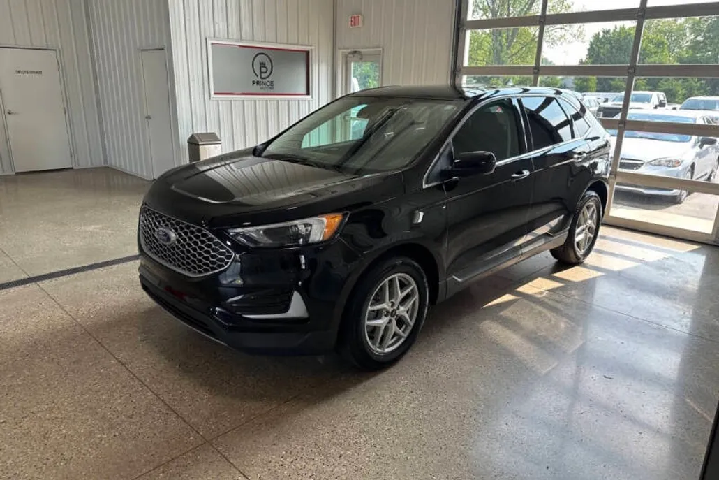 2024 Ford Edge SEL photo 1