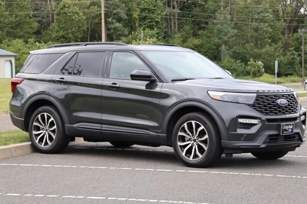 2022 Ford Explorer ST-Line photo 1