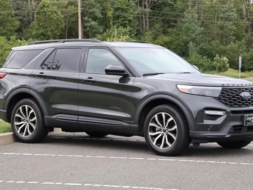 2022 Ford Explorer ST-Line photo 1