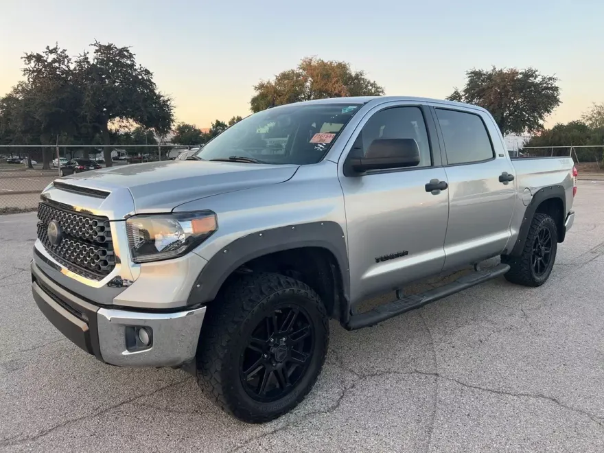 2018 Toyota Tundra SR5 photo 1