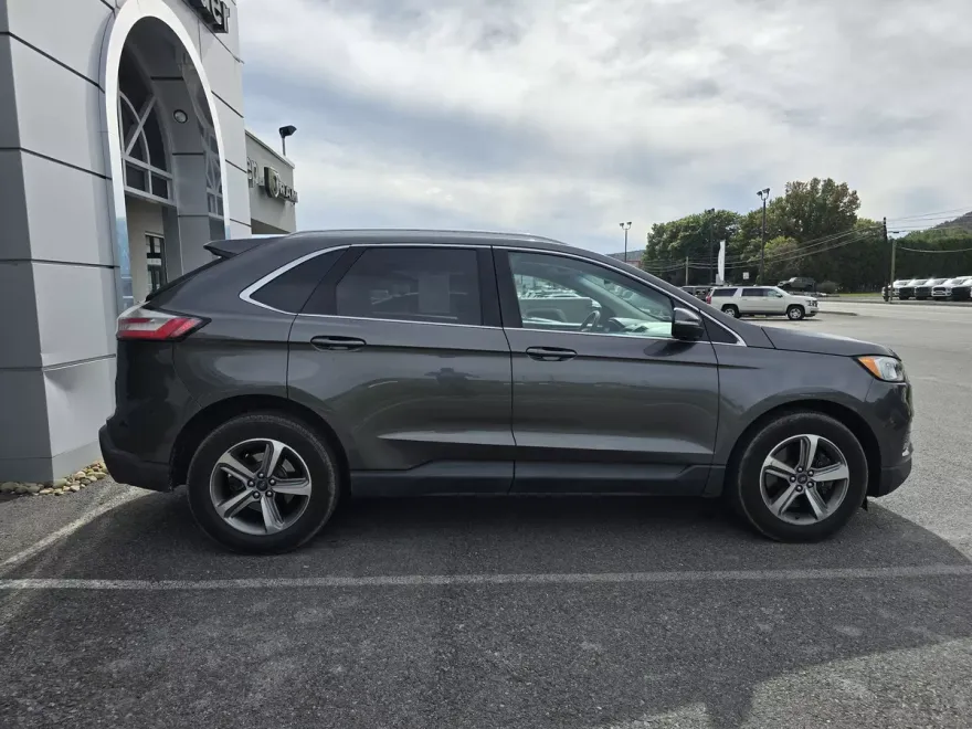 2019 Ford Edge SEL photo 1