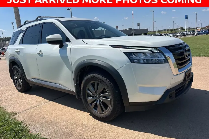 2022 Nissan Pathfinder SV photo 1