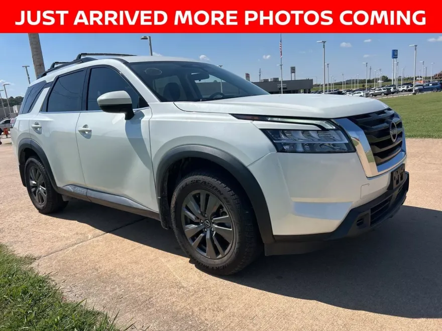 2022 Nissan Pathfinder SV photo 1