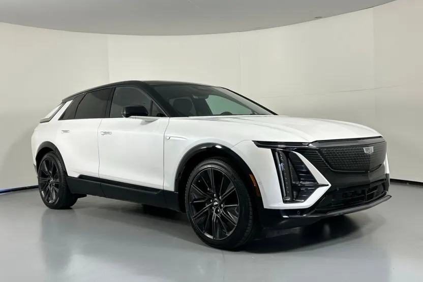 2024 Cadillac Lyriq Sport photo 1