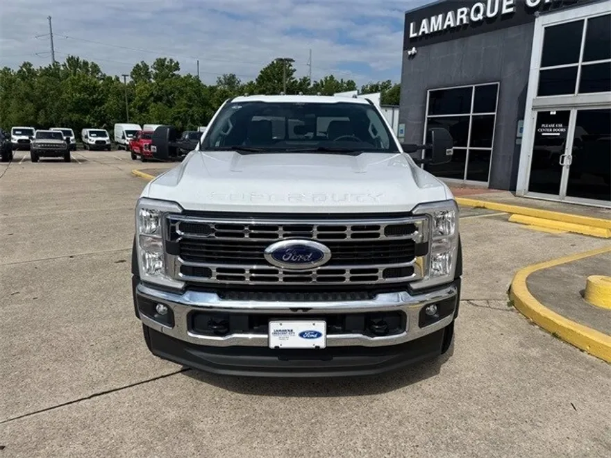 2025 Ford F-550 photo 1
