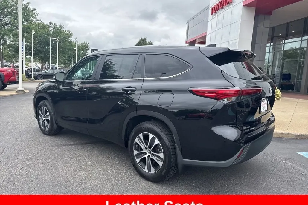 2023 Toyota Highlander XLE photo 1
