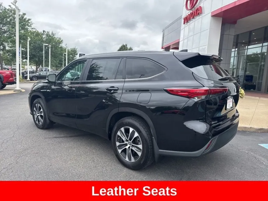 2023 Toyota Highlander XLE photo 1