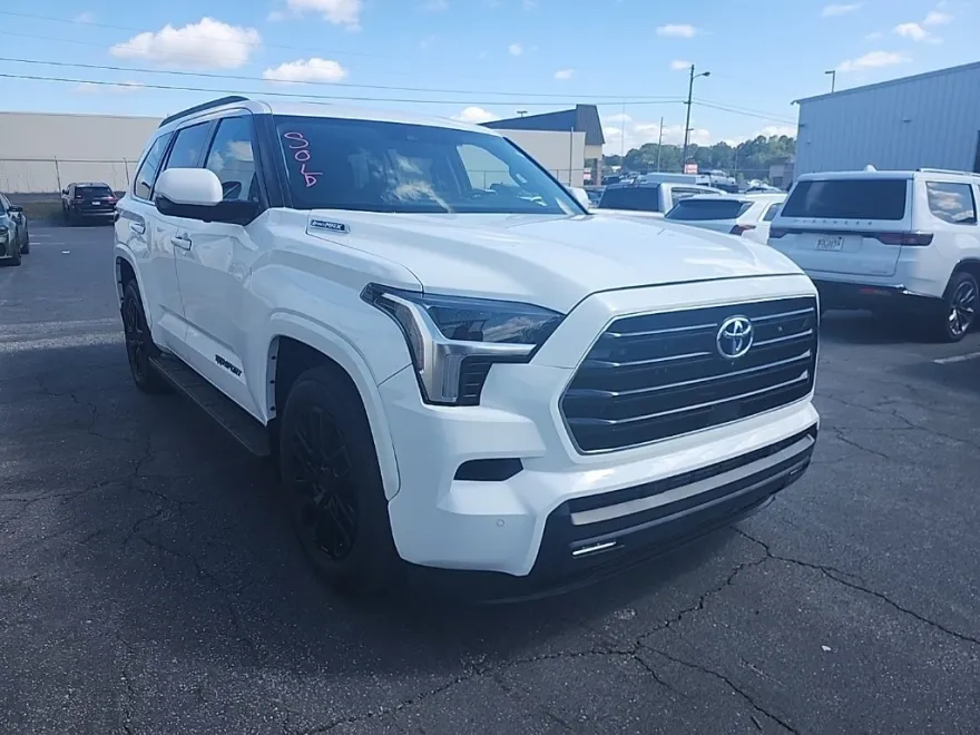 2024 Toyota Sequoia SR5 photo 1