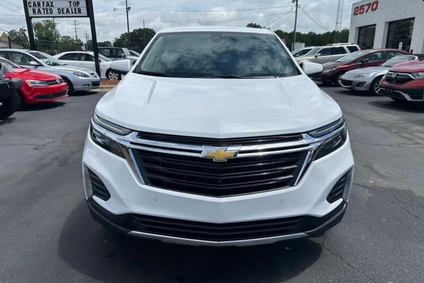 2024 Chevrolet Equinox LT photo 1