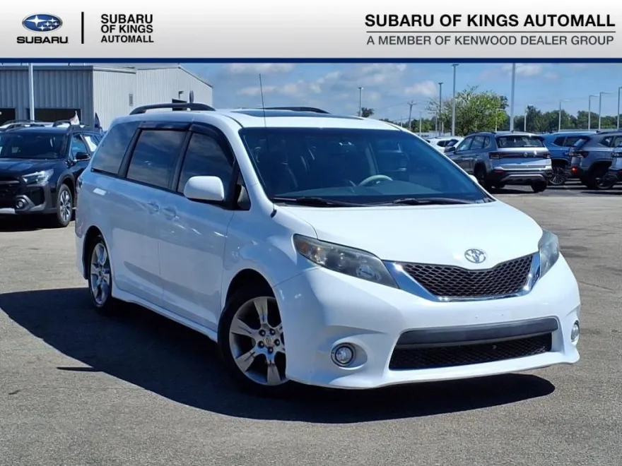 2012 Toyota Sienna photo 1