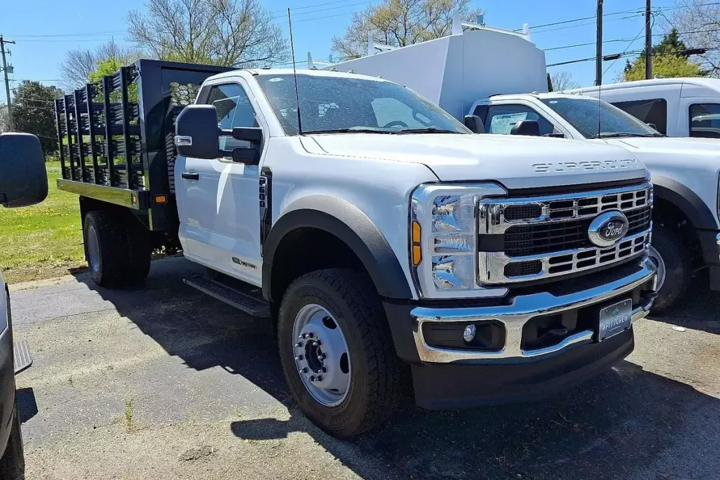 2024 Ford F-600 photo 1