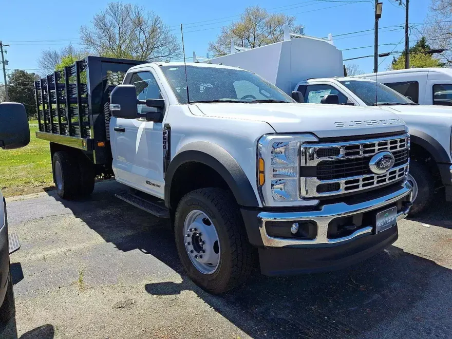 2024 Ford F-600 photo 1