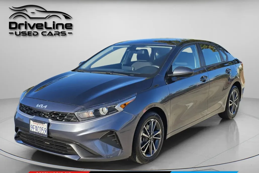 2023 Kia Forte LXS photo 1