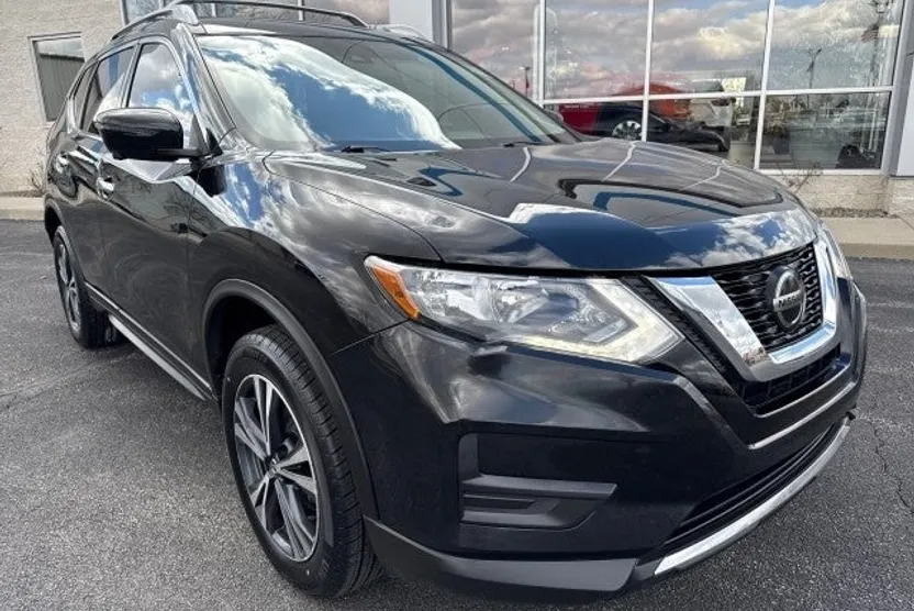 2020 Nissan Rogue SV photo 1