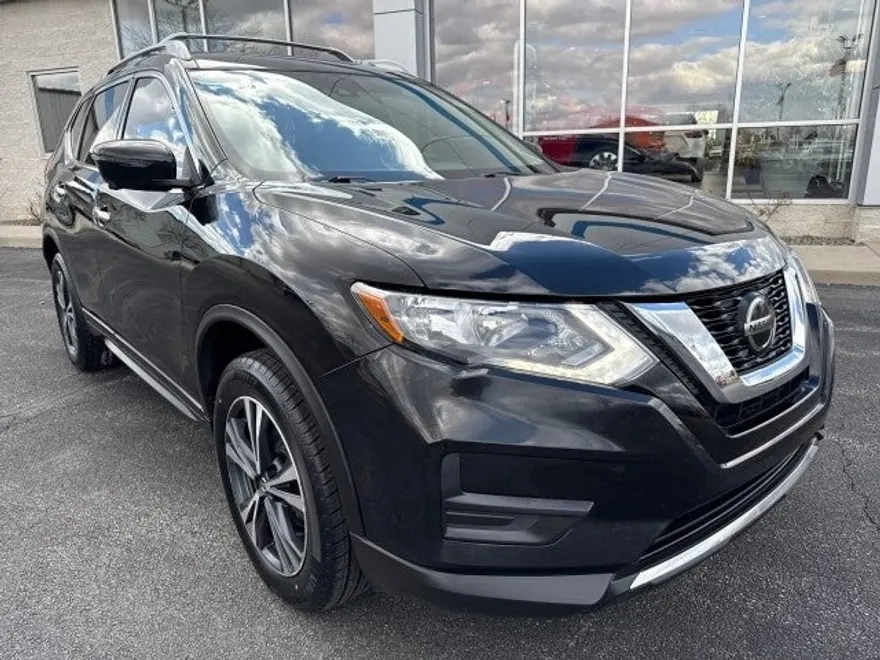 2020 Nissan Rogue SV photo 1