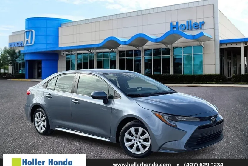 2024 Toyota Corolla LE photo 1