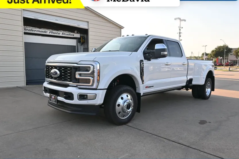 2026 Ford F-450 Platinum photo 1