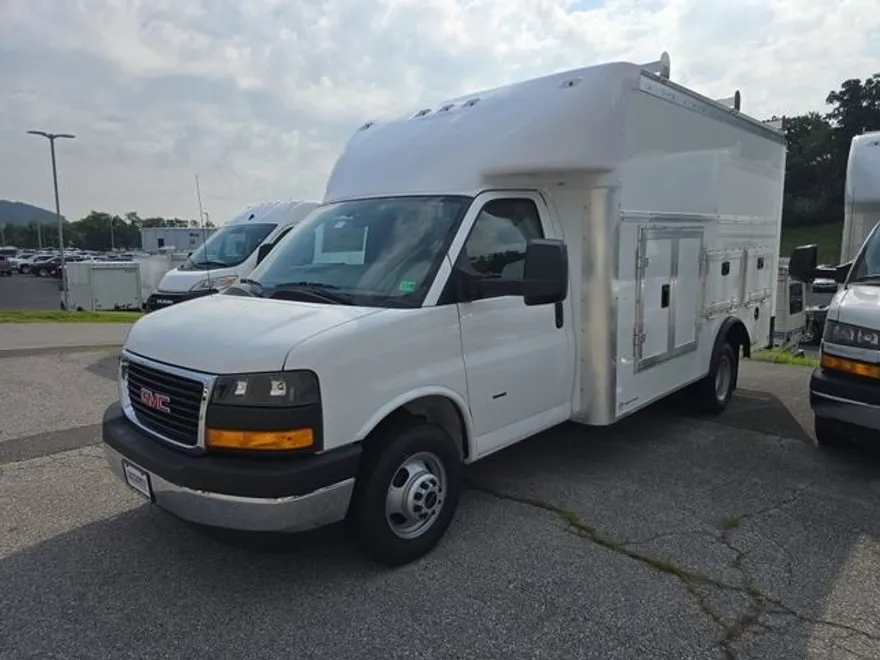 2025 Gmc Savana Cutaway 3500 photo 1