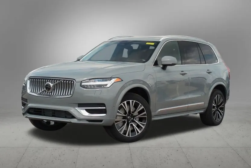 2025 Volvo XC90 T8 Plus photo 1