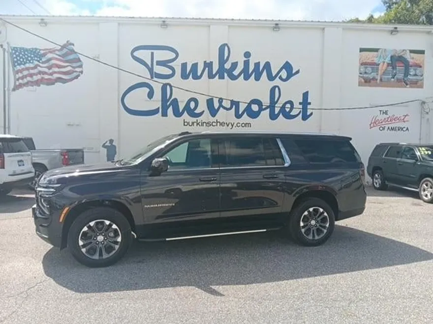 2025 Chevrolet Suburban LS photo 1