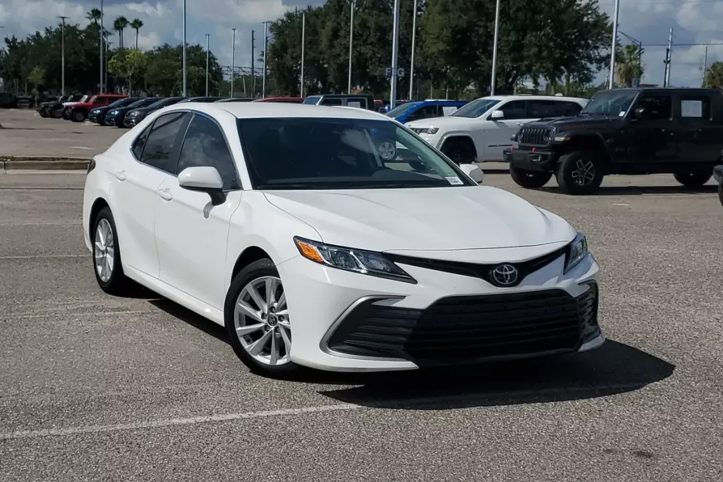 2023 Toyota Camry LE photo 1