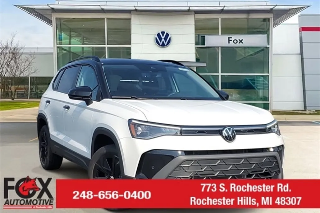 2025 Volkswagen Taos SE photo 1