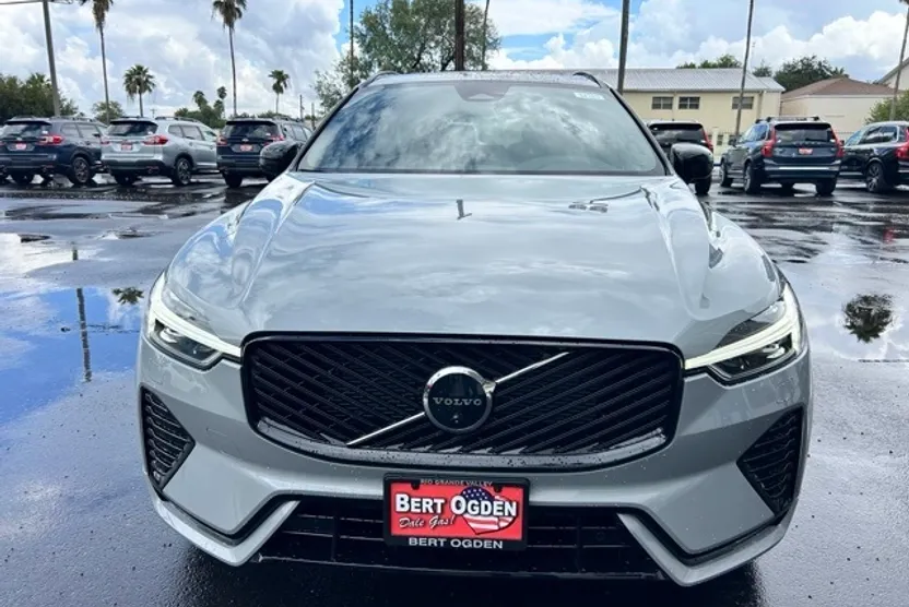 2026 Volvo XC60 B5 Plus photo 1