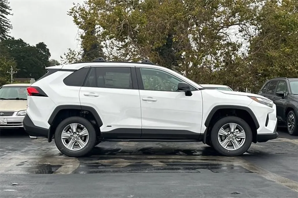 2025 Toyota RAV4 Hybrid LE photo 1