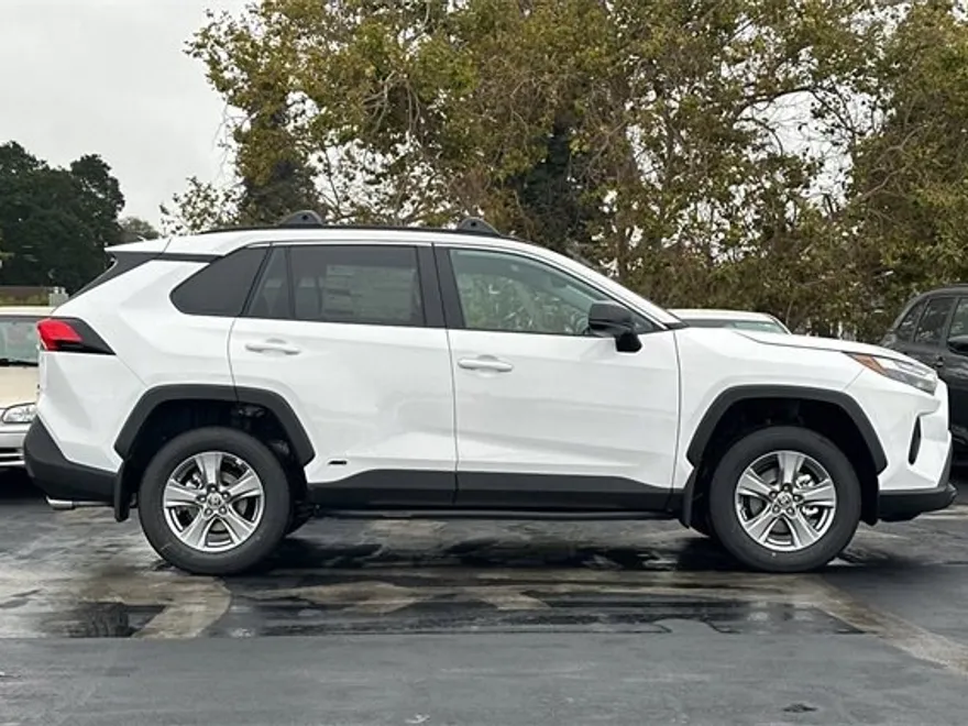 2025 Toyota RAV4 Hybrid LE photo 1