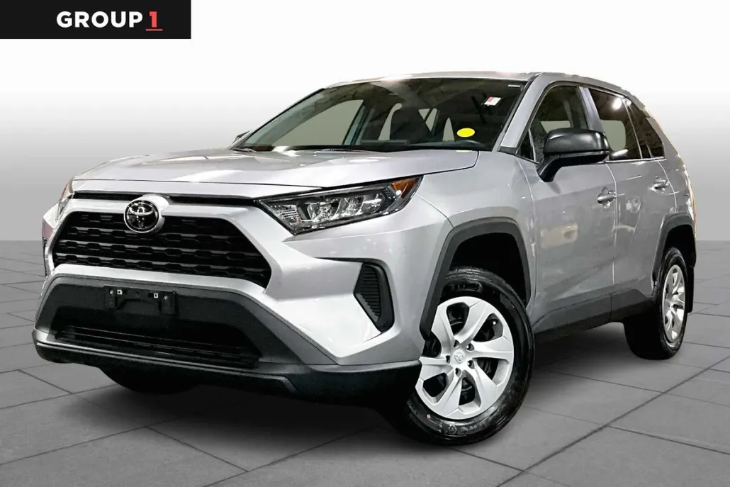 2022 Toyota RAV4 LE photo 1
