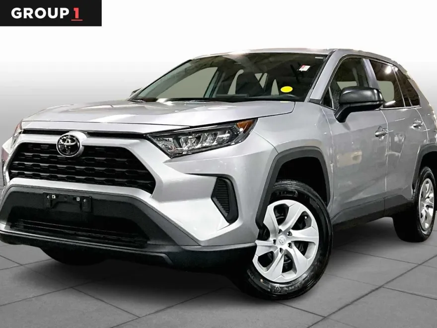 2022 Toyota RAV4 LE photo 1