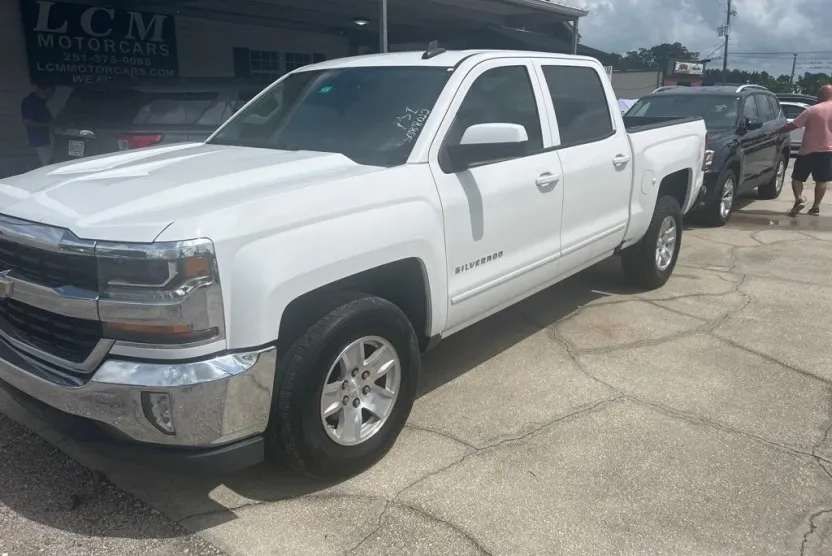 2018 Chevrolet Silverado 1500 LT photo 1