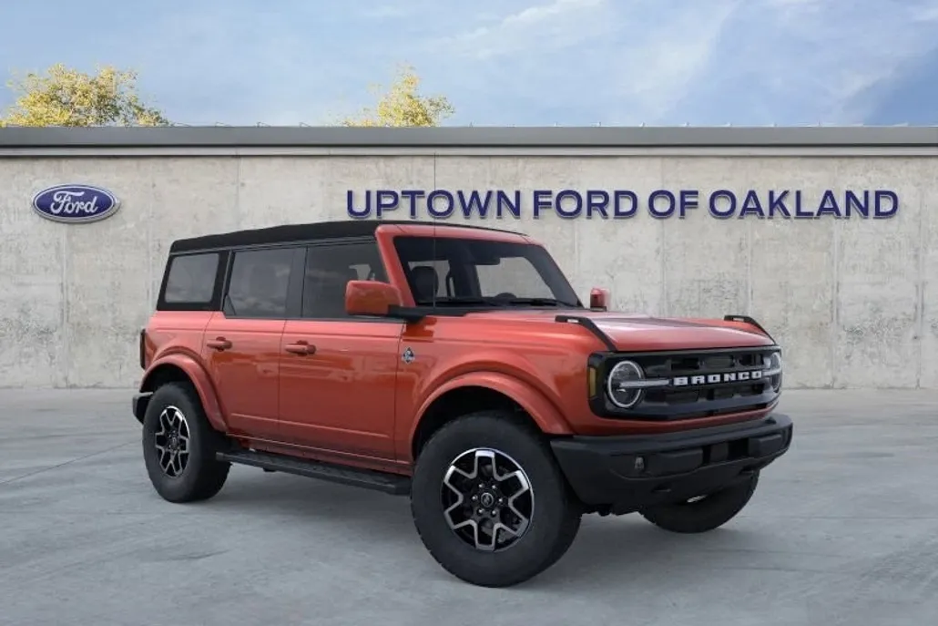 2023 Ford Bronco Outer Banks photo 1