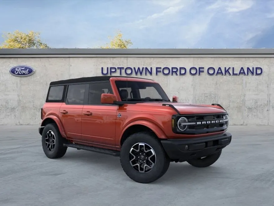 2023 Ford Bronco Outer Banks photo 1