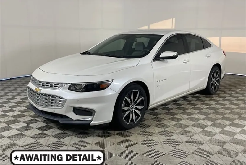 2016 Chevrolet Malibu 2LT photo 1