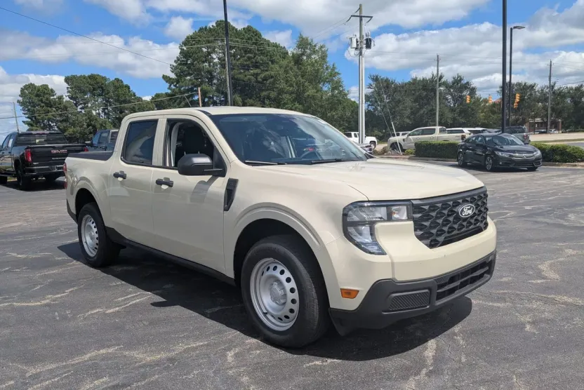 2025 Ford Maverick XL photo 1