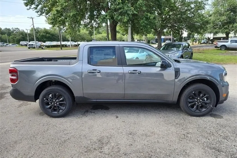 2024 Ford Maverick Lariat photo 1