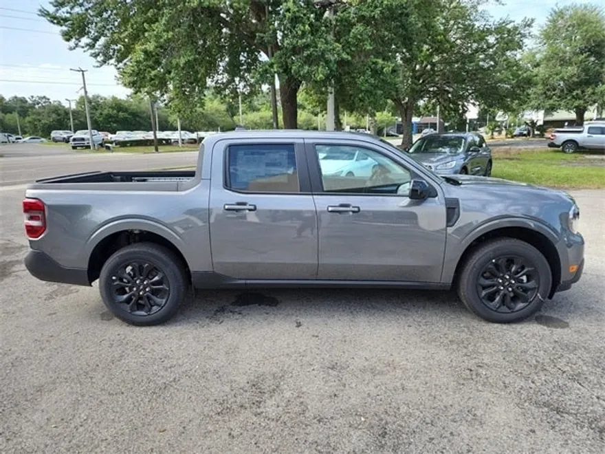 2024 Ford Maverick Lariat photo 1
